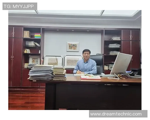 黄强专访:从青涩少年到篮球明星的奋斗与成长之路 黄强专访:从青涩少年到篮球明星的奋斗与成长之路