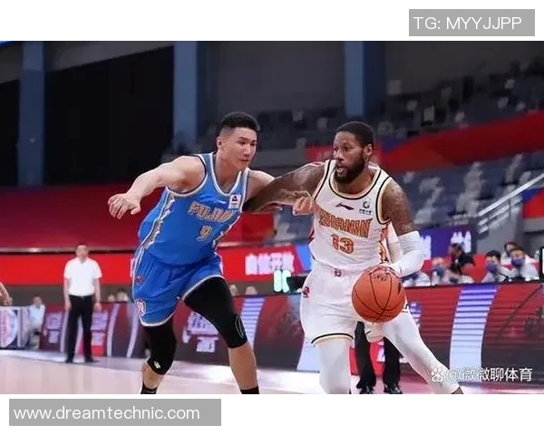 武汉篮球队以69分领跑城市联赛积分榜展现强大实力