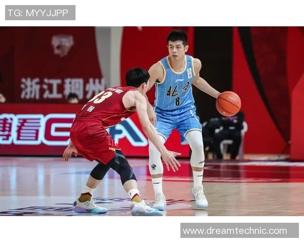 方硕在篮球赛场上的崛起与挑战分析，探索他的职业生涯与未来发展方向