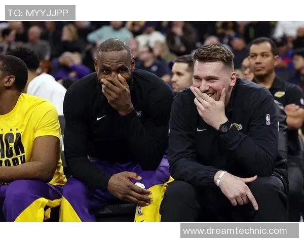 湖人勇士圣诞大战激情对决球迷热情高涨期待精彩瞬间