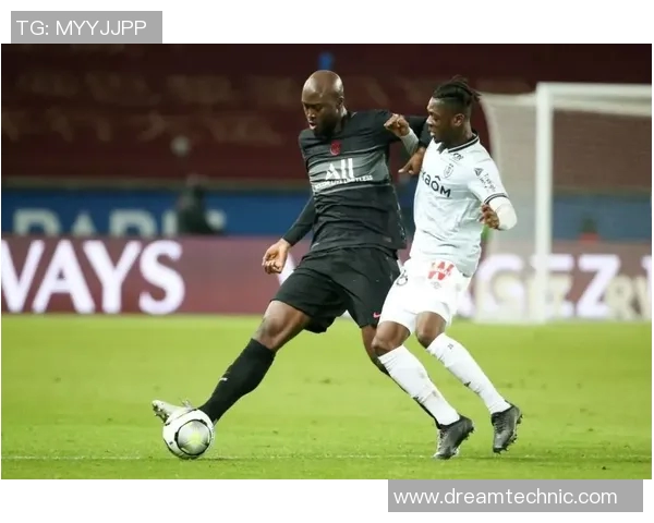 达尼洛：从青涩少年到足球场上的坚韧斗士的成长之路