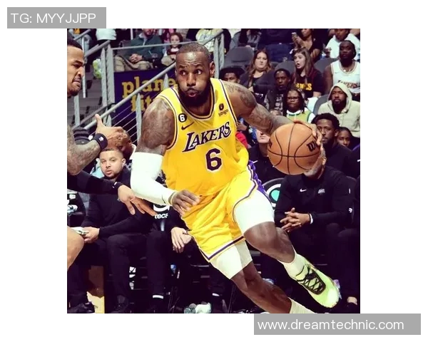 詹姆斯成就历史首位四万分一万板一万助的传奇球员