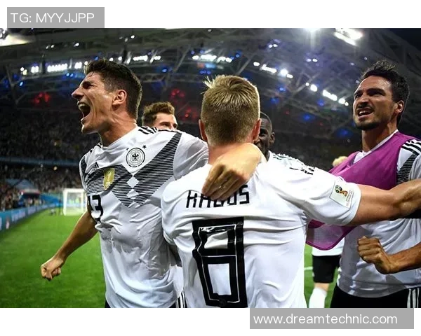 克罗斯：从足球天才到战术大师的蜕变之路与未来展望